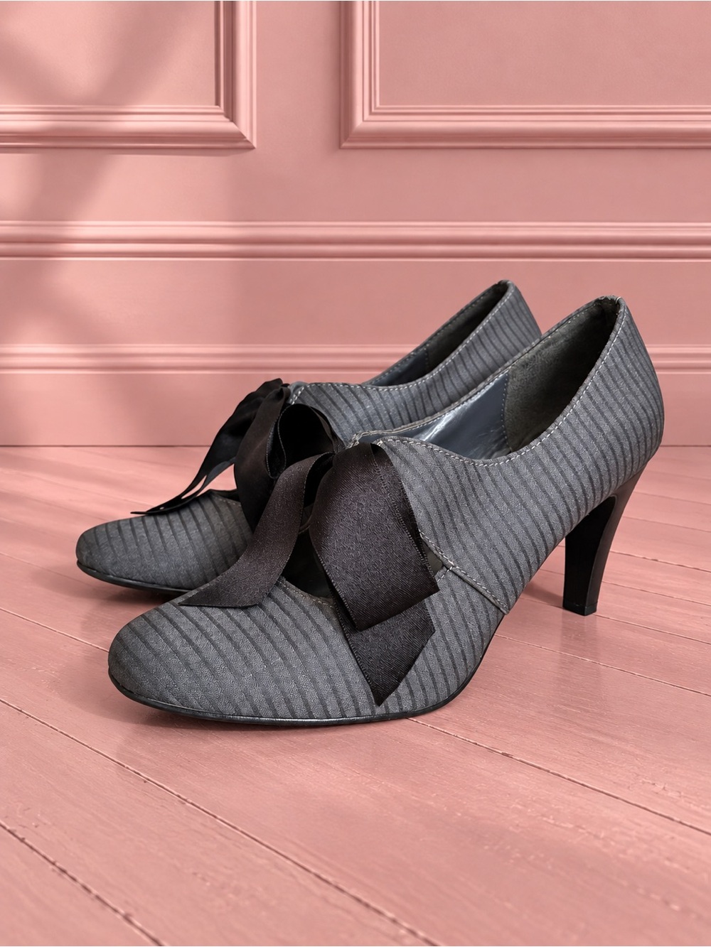 Ann Marino Gray Ribbon Heel Shoes Size 8.5